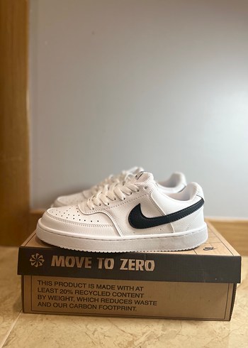 Nike Beyaz Siyah Sneaker