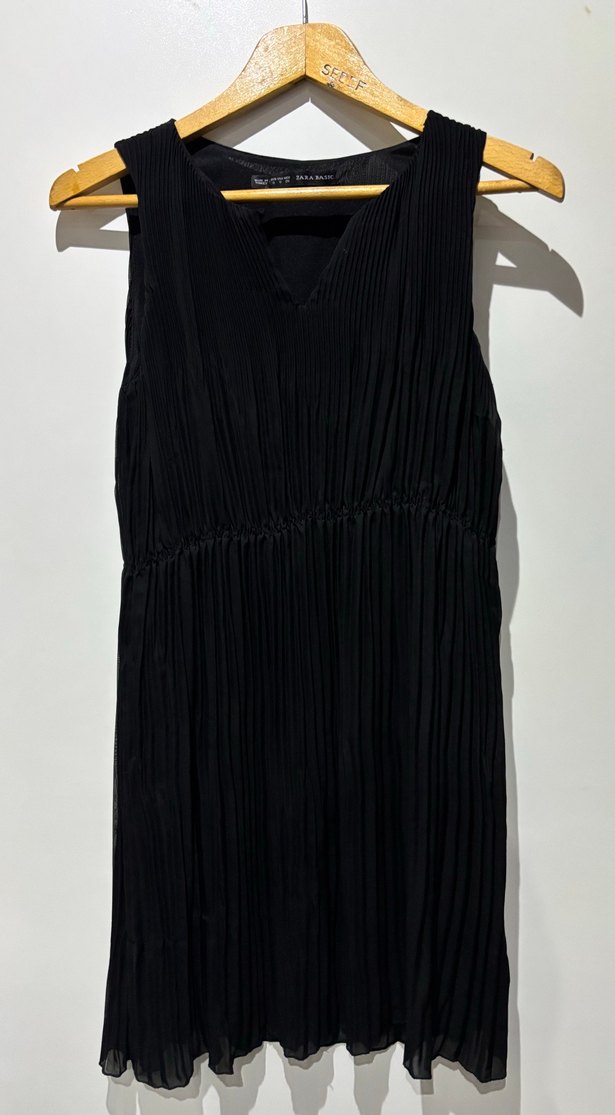 Siyah Kolsuz Piliseli Uzun Keten Elbise - Görsel 2