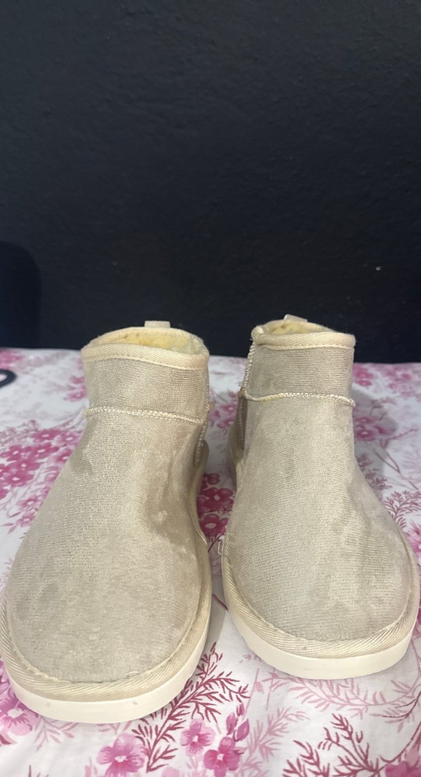 Kızlar için Bej Kürklü Süet Terlik - Görsel 2