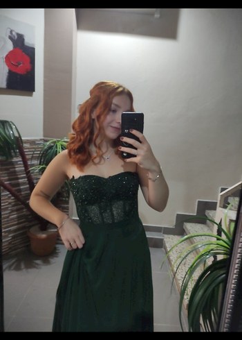 Uzun Parlak Zümrüt Yeşil Straplez Gotik Kadın Abiye - Görsel 2