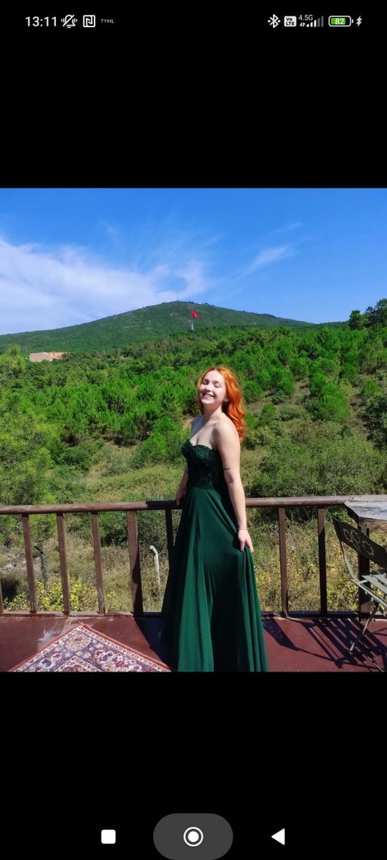 Uzun Parlak Zümrüt Yeşil Straplez Gotik Kadın Abiye - Görsel 4