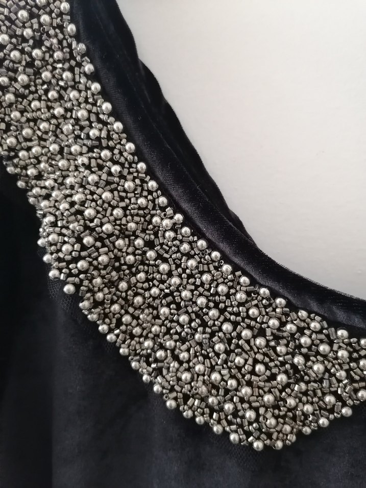 Gri Boncuk İşlemeli  siyah Kadife çok şık Elbise - Görsel 4