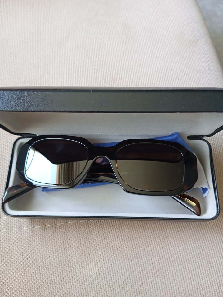 Koyu Kahverengi Klasik Kadın Güneş Gözlüğü - Görsel 3