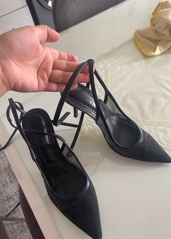 Siyah Tokalı Stiletto Topuklu Kadın Ayakkabı
