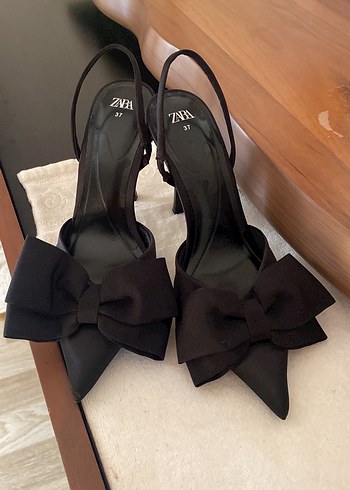 Zara Siyah Fiyonklu Stiletto Topuklu Kadın Ayakkabı