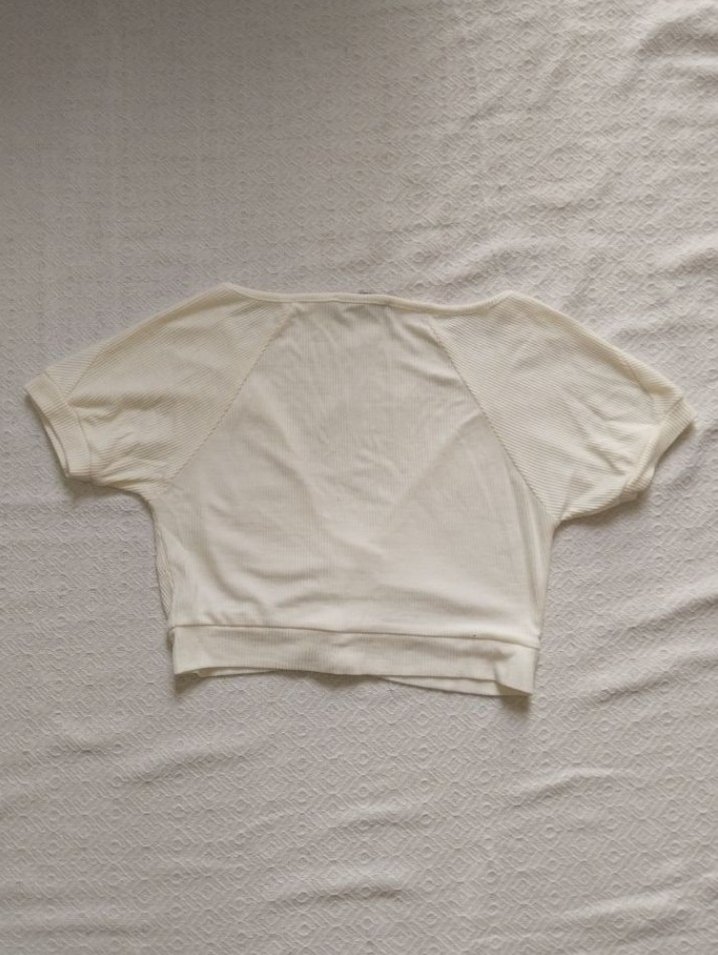 Düğmeli Kısa Kollu Krem Crop Bluz - Görsel 2