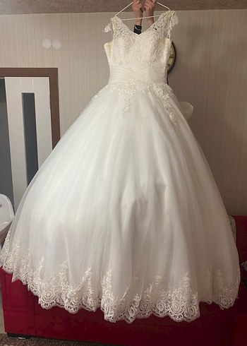 V Yaka Kısa Kollu Prenses Gelinlik - Görsel 2