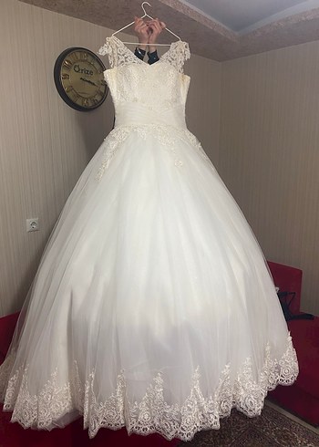 V Yaka Kısa Kollu Prenses Gelinlik - Görsel 3