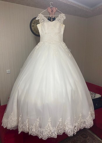 V Yaka Kısa Kollu Prenses Gelinlik - Görsel 4