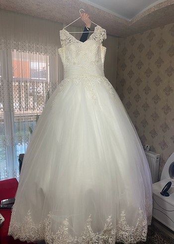 V Yaka Kısa Kollu Prenses Gelinlik - Görsel 5