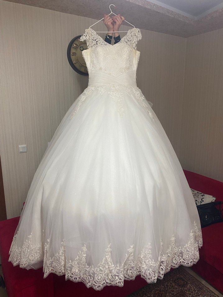 V Yaka Kısa Kollu Prenses Gelinlik - Görsel 4