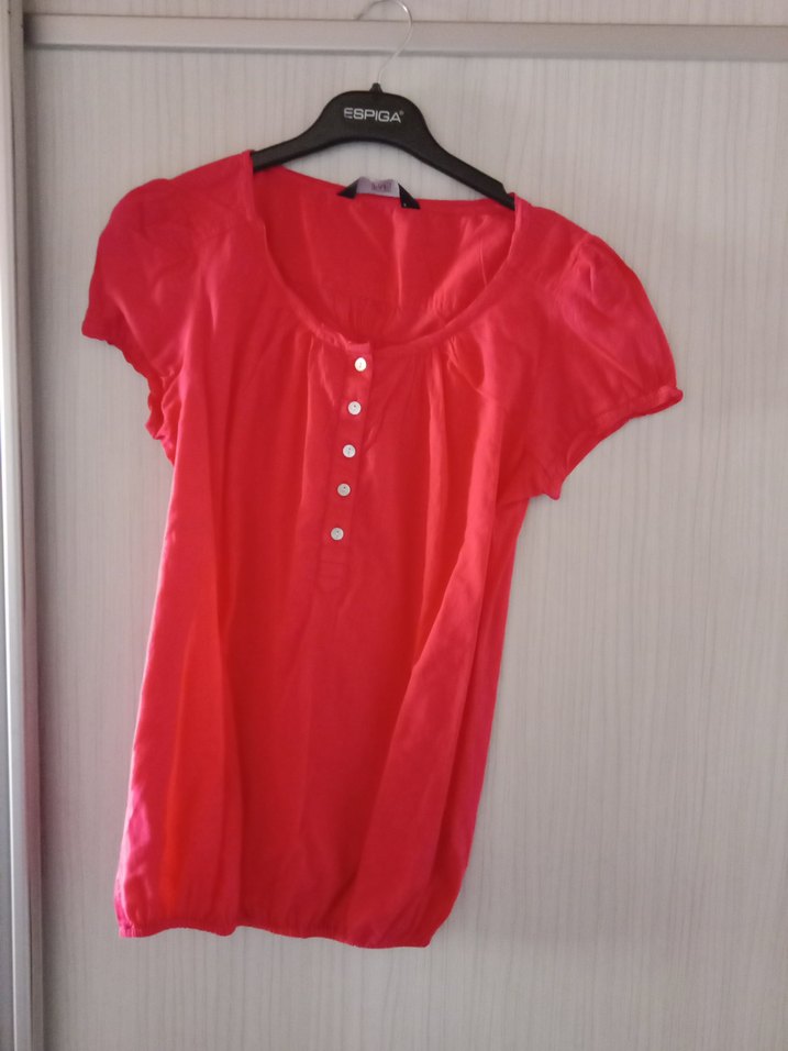 Kısa Kollu Kırmızı Düğmeli Kadın Bluz - Görsel 3