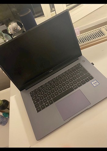 Gri Huawei Laptop ve Siyah Laptop Çantası powerbank ve mouse - Görsel 2