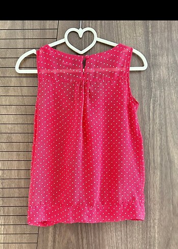 Puantiyeli Fiyonklu kırmızı Kolsuz Bluz - Görsel 3