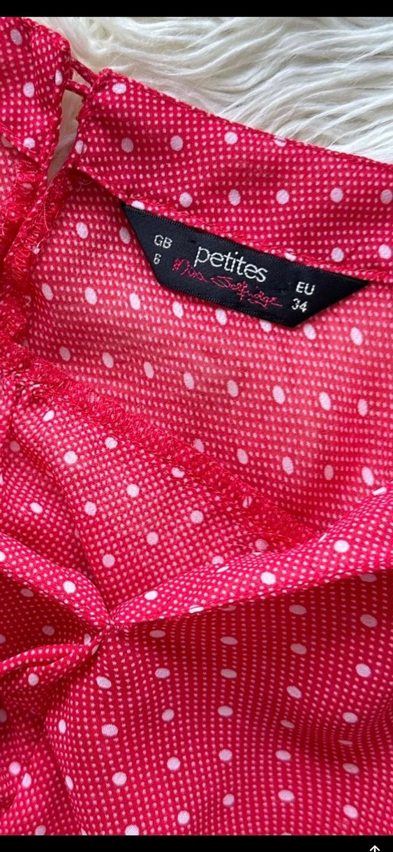 Puantiyeli Fiyonklu kırmızı Kolsuz Bluz - Görsel 5