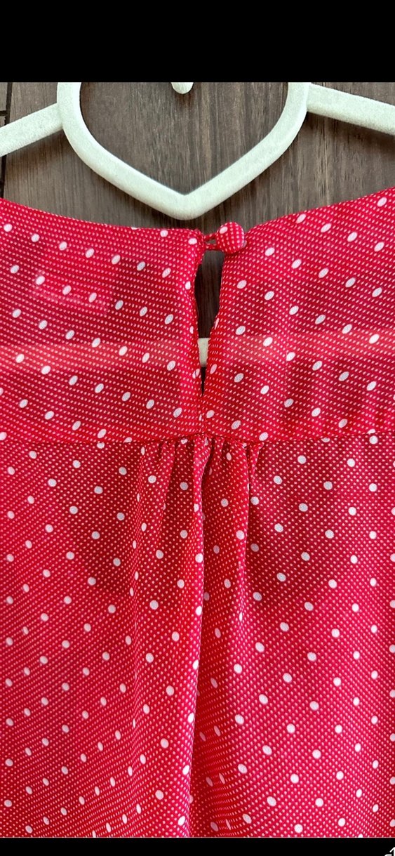 Puantiyeli Fiyonklu kırmızı Kolsuz Bluz - Görsel 4