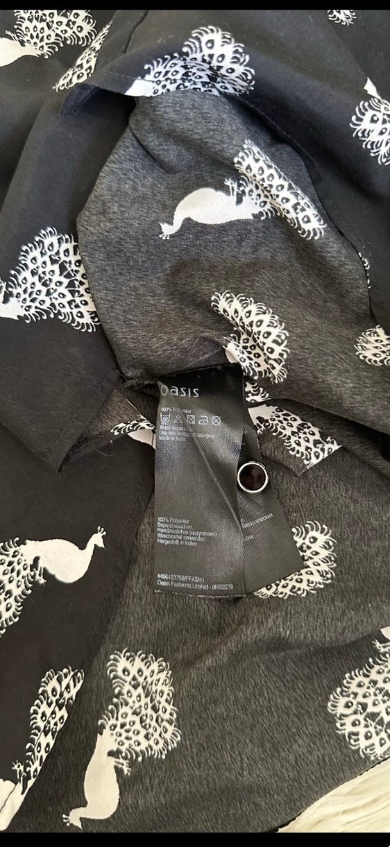 Düğmeli V Yaka Kolsuz Desenli Kadın bluz - Görsel 4