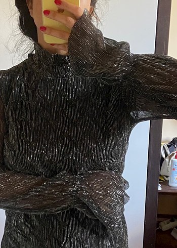 Parlak Siyah Pilili Balıkçı Yaka Kadın Bluz