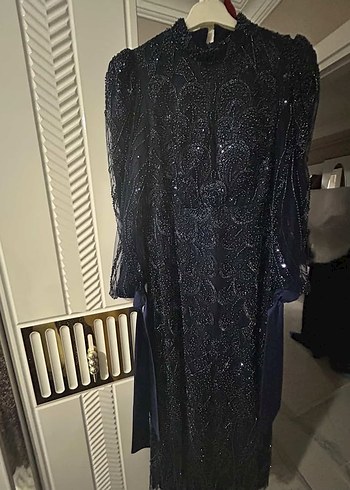 Lacivert Uzun Kollu Gotik Drapeli Elbise - Görsel 2