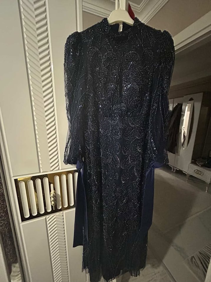 Lacivert Uzun Kollu Gotik Drapeli Elbise - Görsel 3