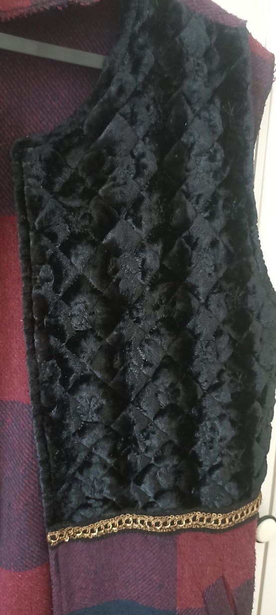 Uzun Bordo Zincir Detaylı Kadın Yelek - Görsel 2