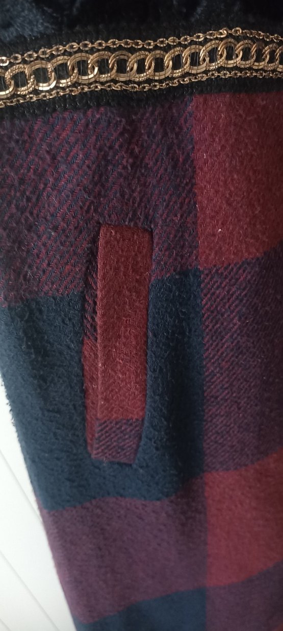 Uzun Bordo Zincir Detaylı Kadın Yelek - Görsel 3