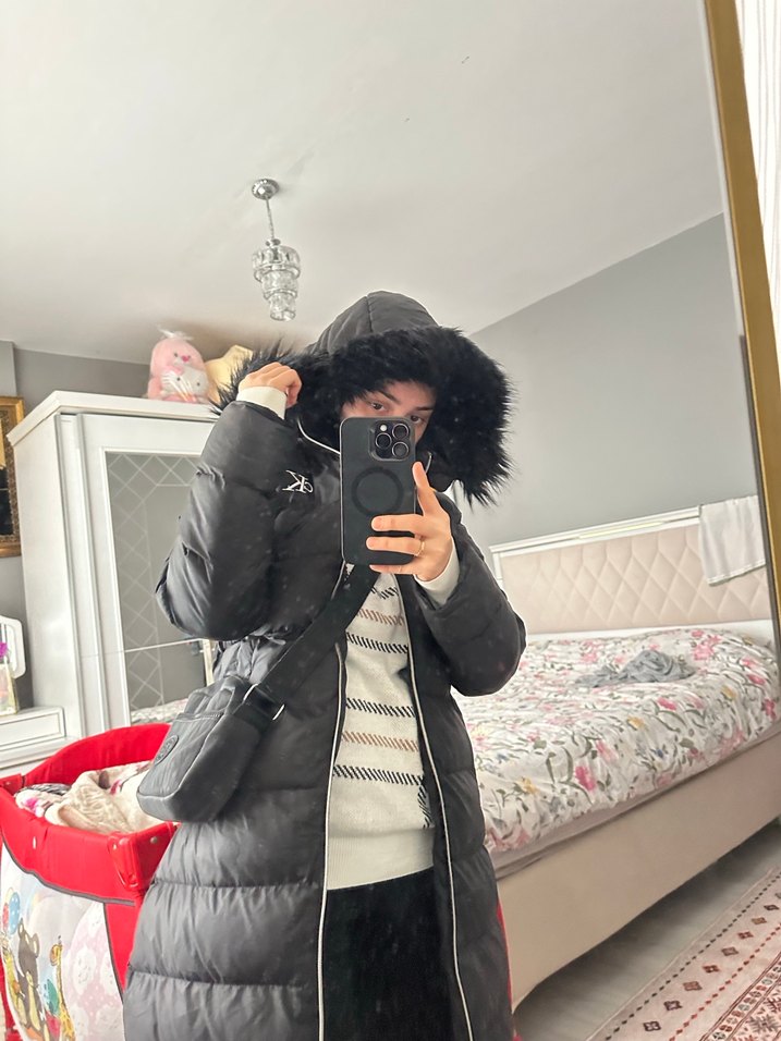 Siyah Kapüşonlu Kadın Midi Kışlık Mont - Görsel 2