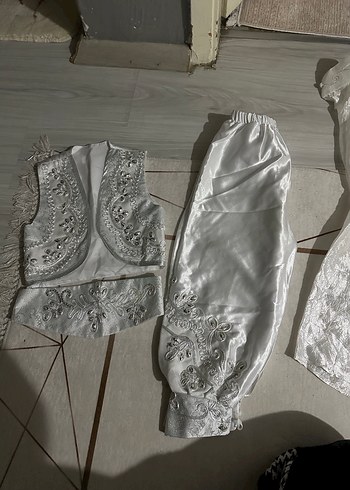 Bohem Tarzı Beyaz Nakışlı Kürklü Çocuk Takımı - Görsel 5