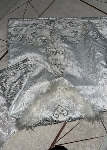 Bohem Tarzı Beyaz Nakışlı Kürklü Çocuk Takımı - Görsel 3