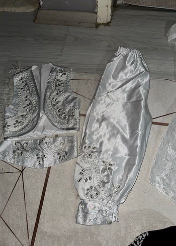 Bohem Tarzı Beyaz Nakışlı Kürklü Çocuk Takımı - Görsel 6