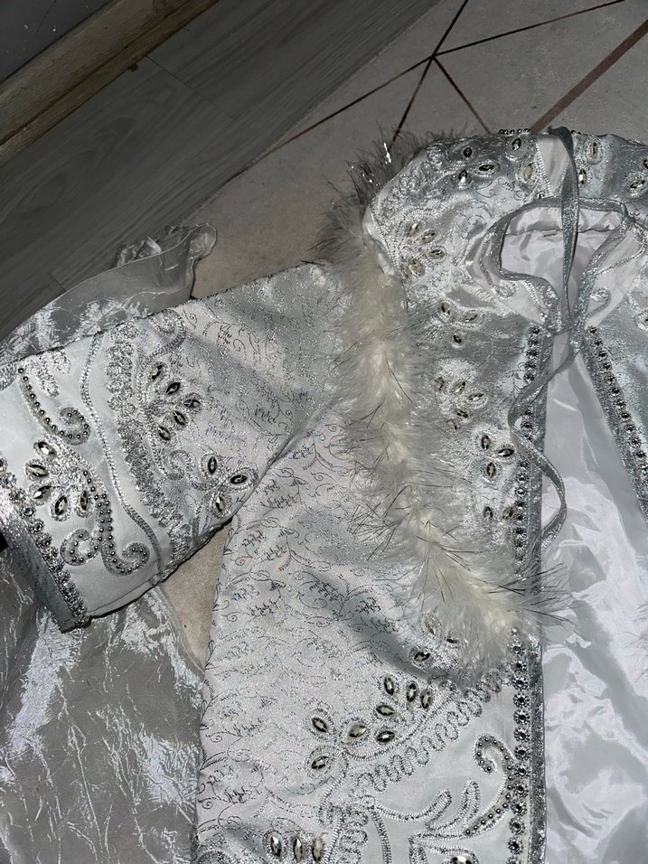 Bohem Tarzı Beyaz Nakışlı Kürklü Çocuk Takımı - Görsel 2