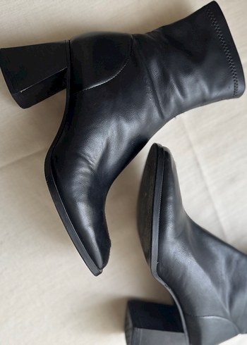 stradivarius Kadın Siyah Deri topuklu bot - Görsel 6