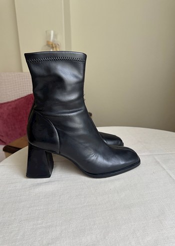 stradivarius Kadın Siyah Deri topuklu bot - Görsel 7