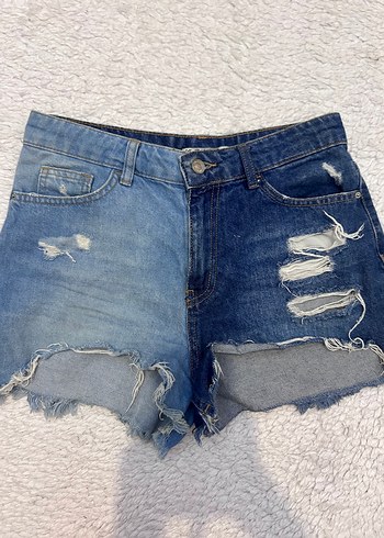 Bağlama Desenli Yırtık Mini Denim Şort