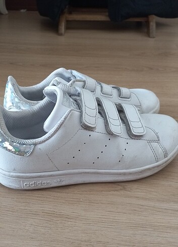 Adidas unisex spor ayakkabı