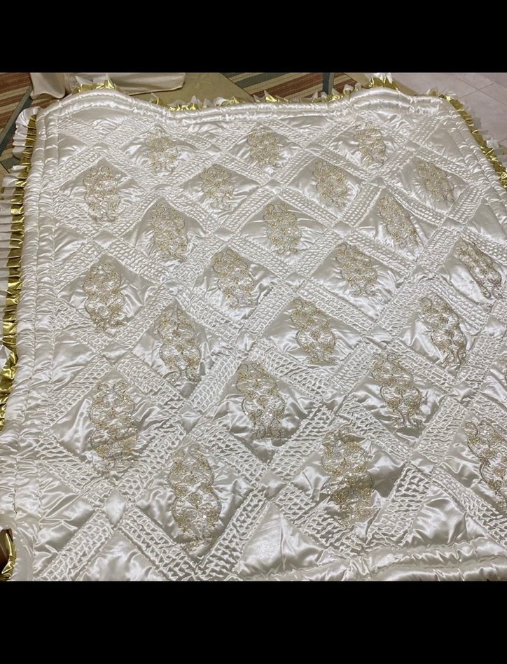 İşlemeli Parlak Beyaz Yatak Örtüsü - Görsel 2