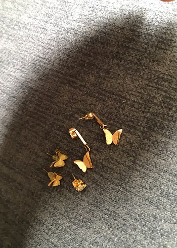 Altın Renkli Düğmeli Minimalist Küpeler