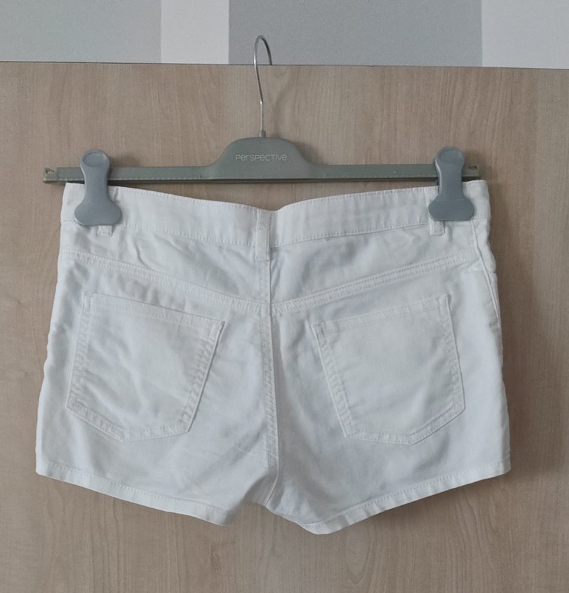 Düğmeli Beyaz Mini Şort - Görsel 2