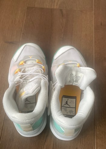 Beyaz Bağcıklı Basketbol Ayakkabısı - Görsel 4