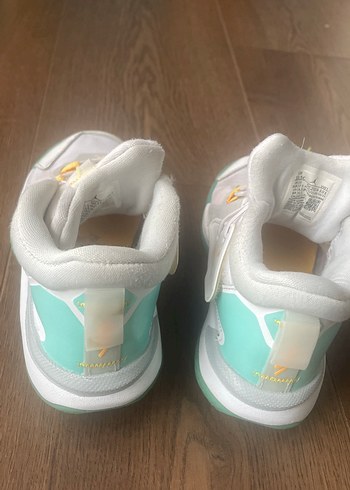 Beyaz Bağcıklı Basketbol Ayakkabısı - Görsel 6