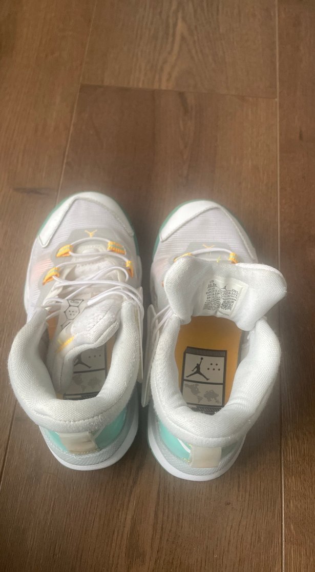 Beyaz Bağcıklı Basketbol Ayakkabısı - Görsel 4