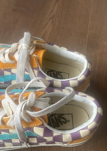 Vans Kadın Çok Renkli Bağcıklı Spor Ayakkabı - Görsel 4