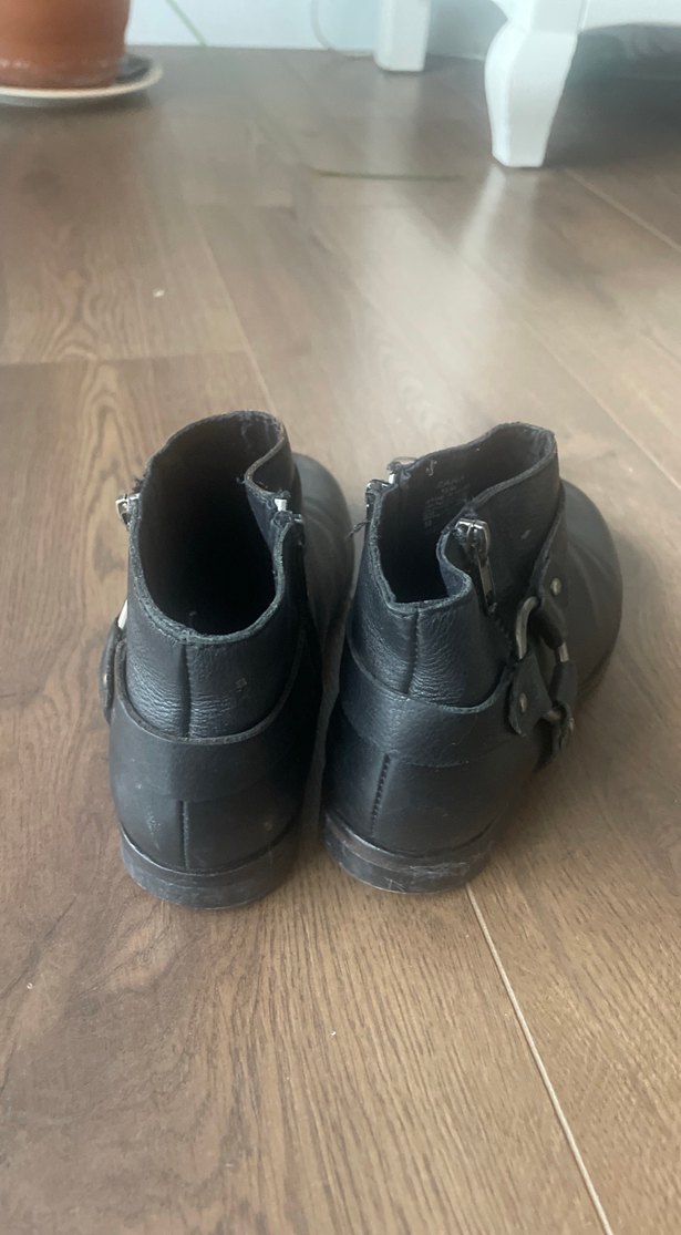 Zara Gri Siyah Tokalı Deri Kadın Bot - Görsel 4