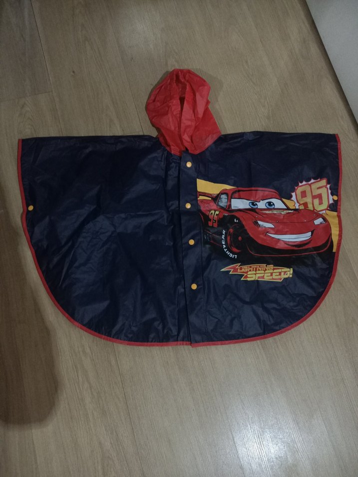 Kapüşonlu Çocuk Yağmurluk - Arabalı Desenli - Görsel 4