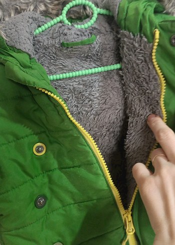 Kapüşonlu Erkek Çocuk Yeşil Mont - Görsel 5