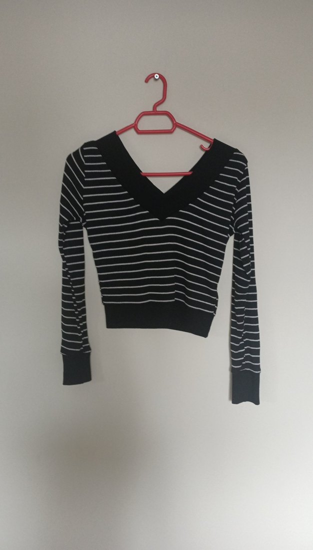 V Yaka Siyah Çizgili Kadın Triko crop - Görsel 4