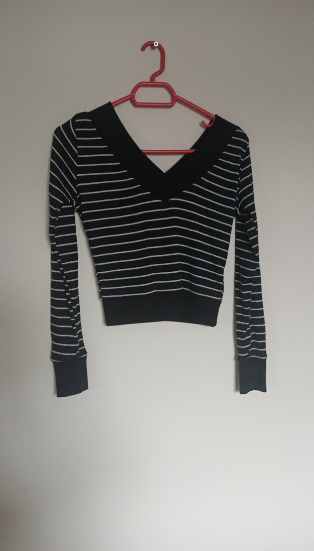 V Yaka Siyah Çizgili Kadın Triko crop - Görsel 2