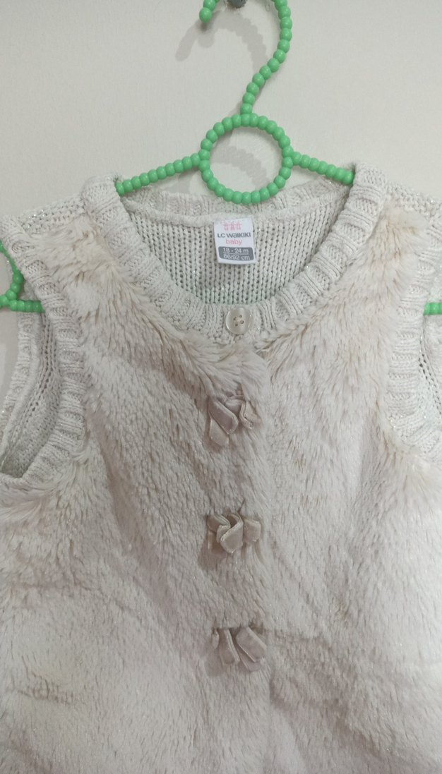 Kız Çocuk Beyaz Kürklü Kolsuz Yelek - Görsel 5