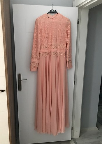 Dantel Detaylı Pembe Uzun Abiye Elbise
