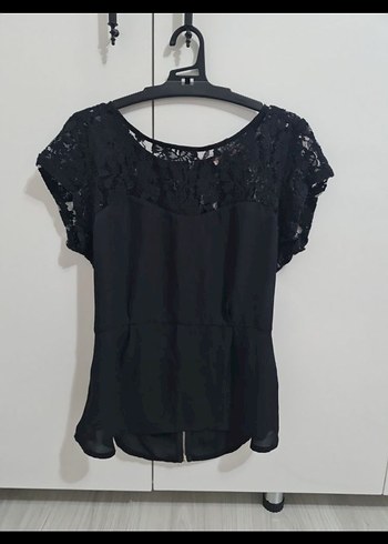 Bershka Dantel Detaylı Siyah Kısa Kollu Bluz